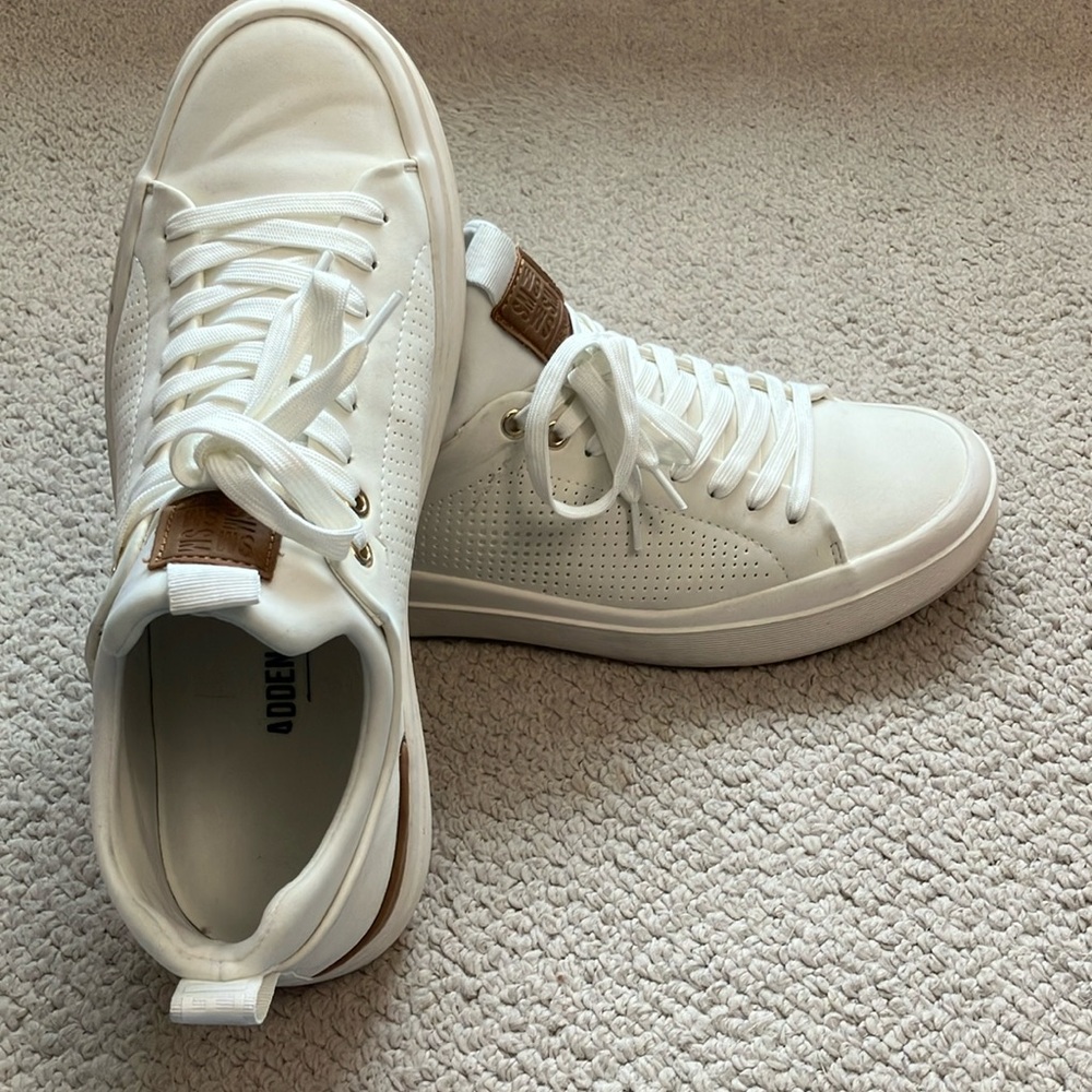 Steve Madden white sneaks! Barely used.